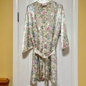 Floral Lace Trim Satin Robe